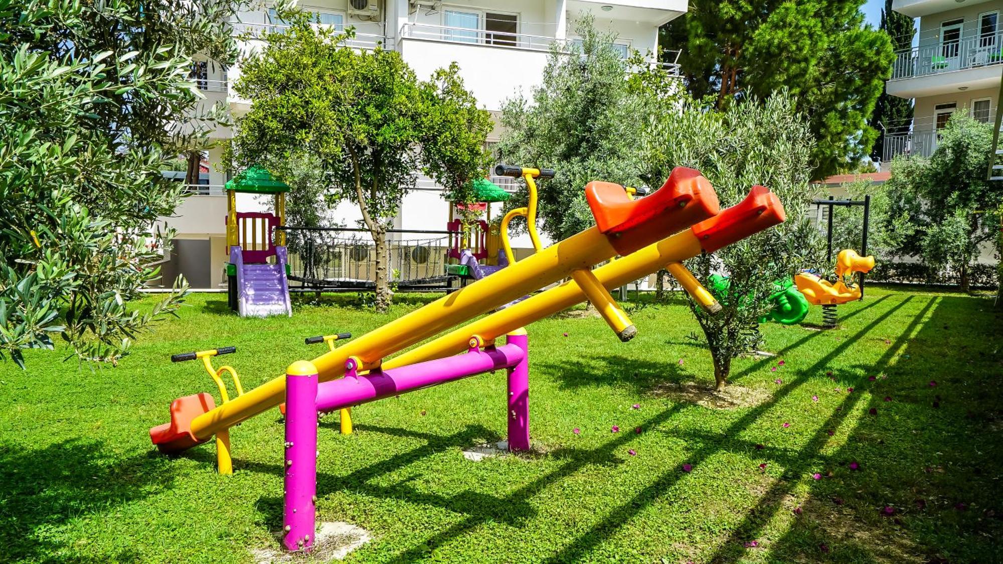 Catty Cats Garden Hotel Side Exterior photo