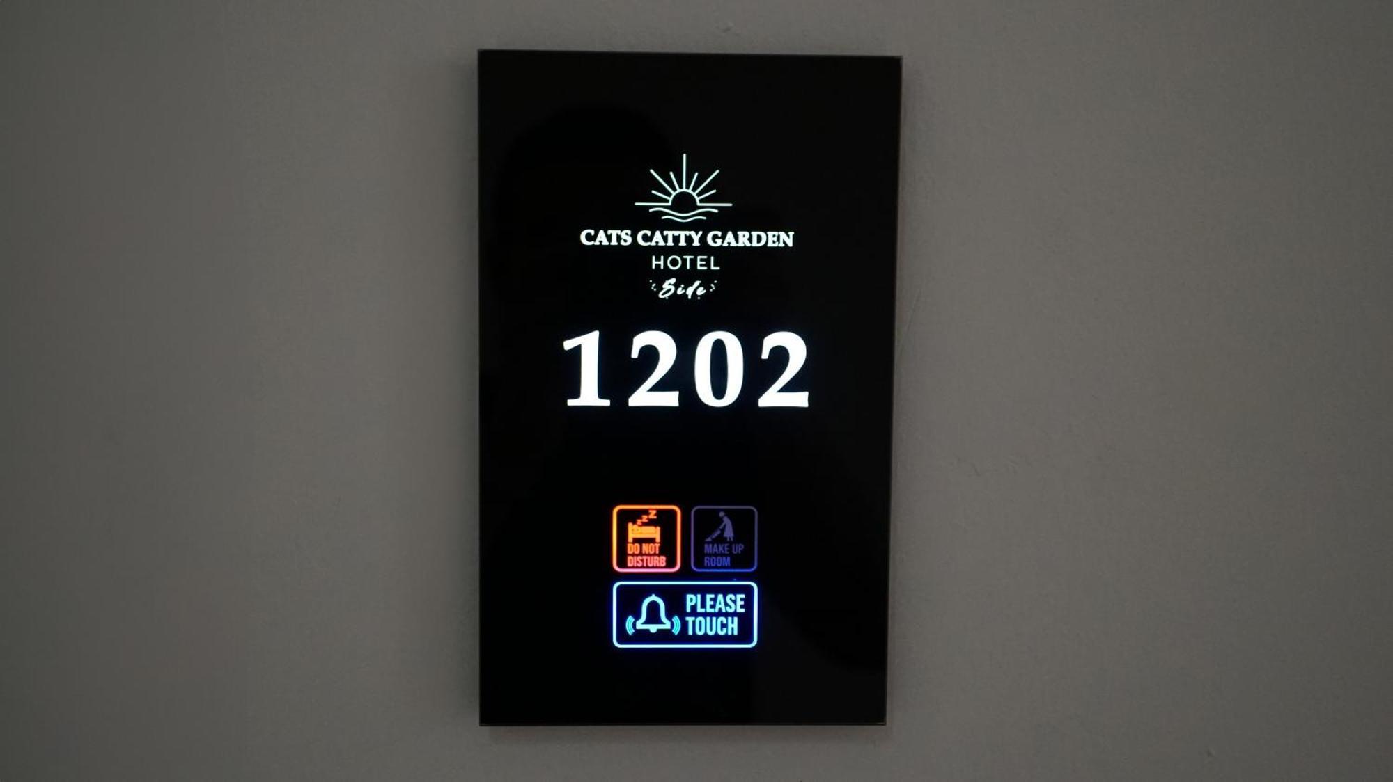 Catty Cats Garden Hotel Side Exterior photo